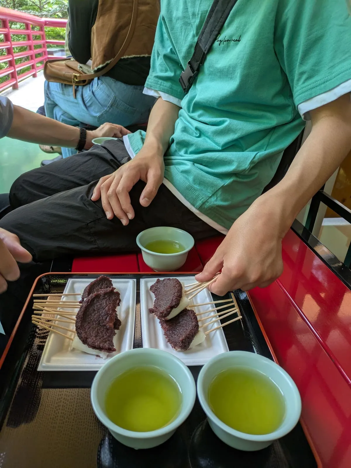 法多山名物厄除けだんごとお茶