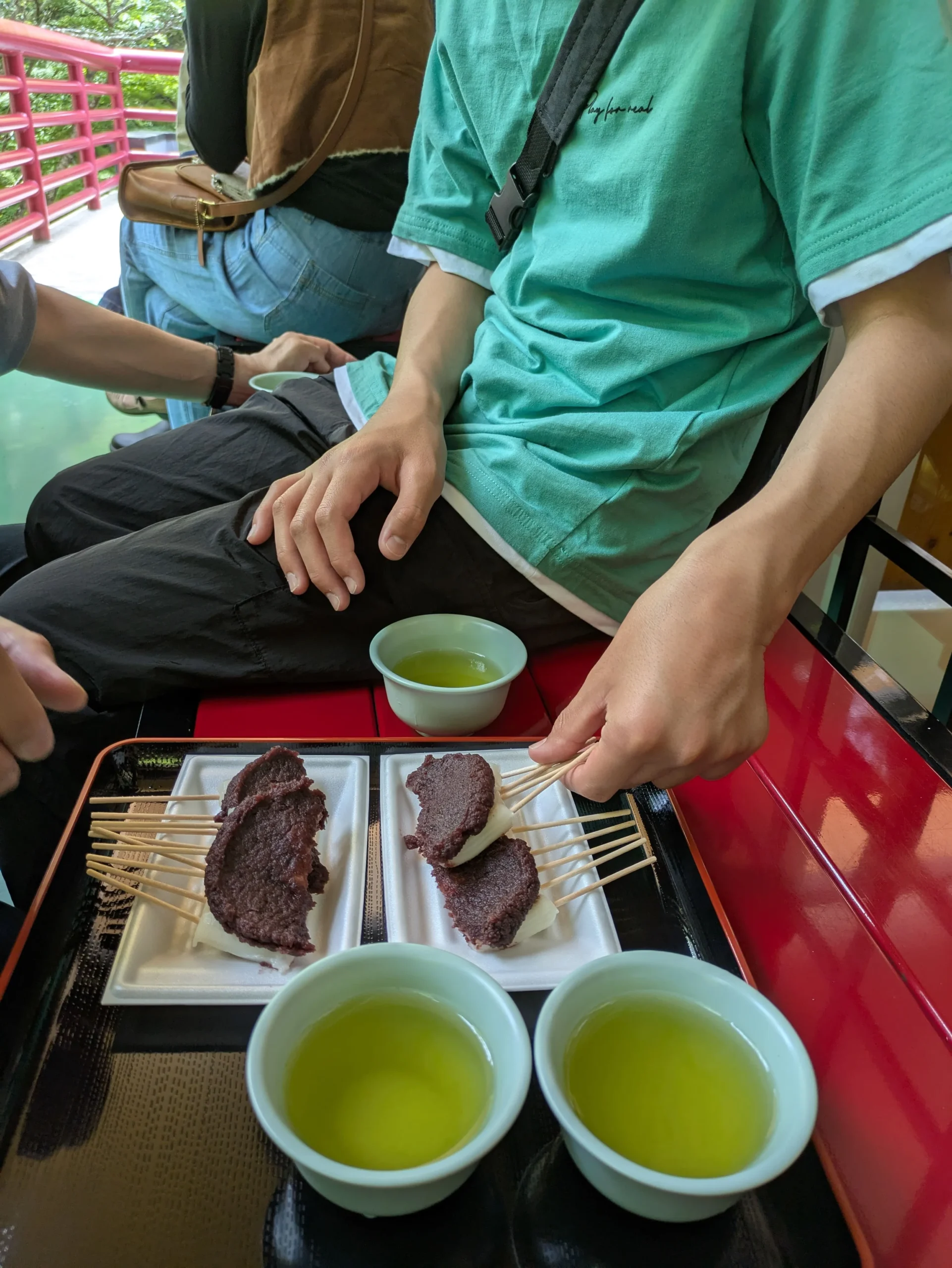 法多山名物厄除けだんごとお茶