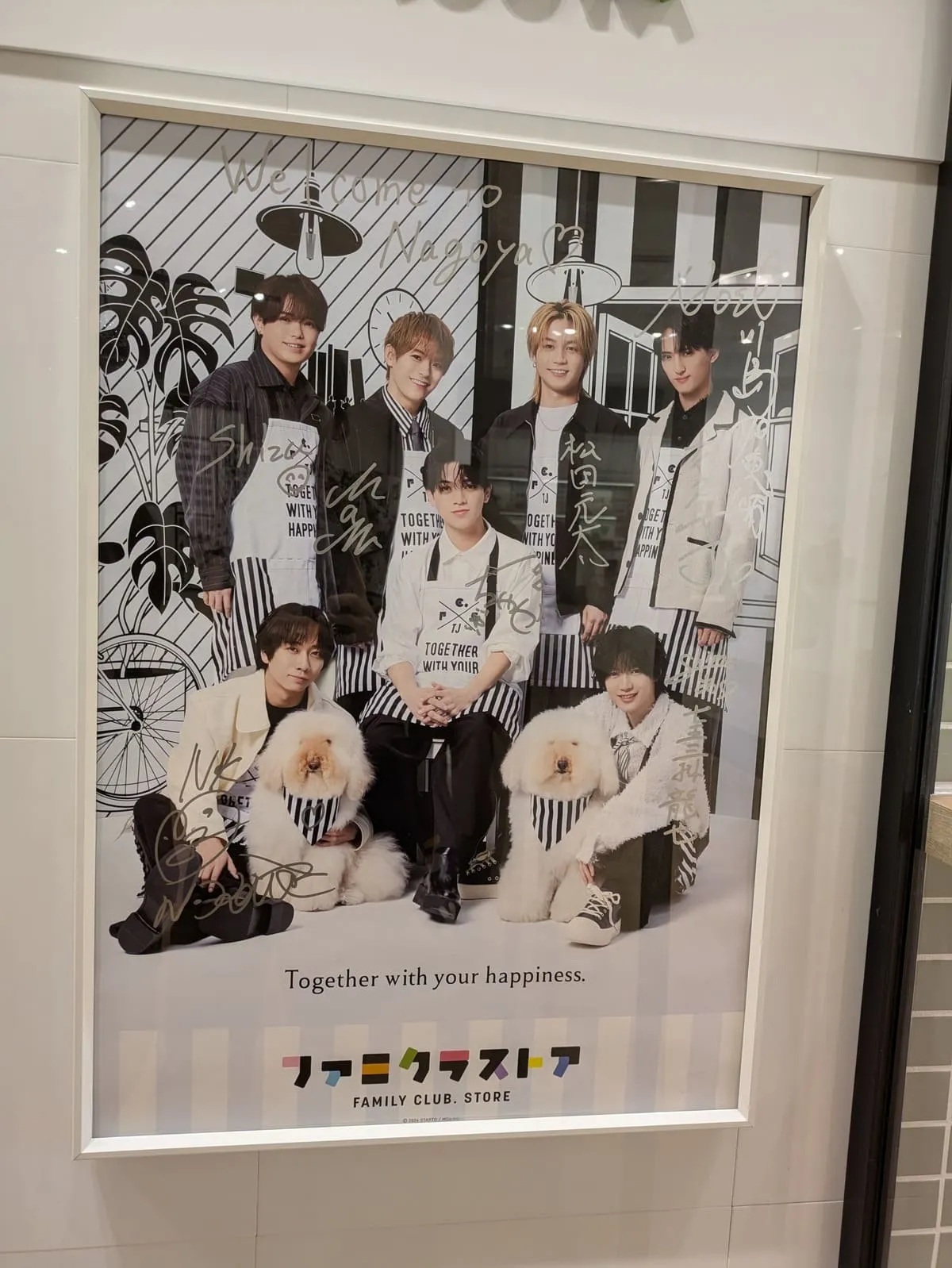 名古屋店に飾られているサイン入りポスター