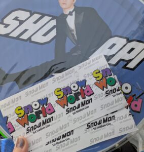 チケットとグッツ