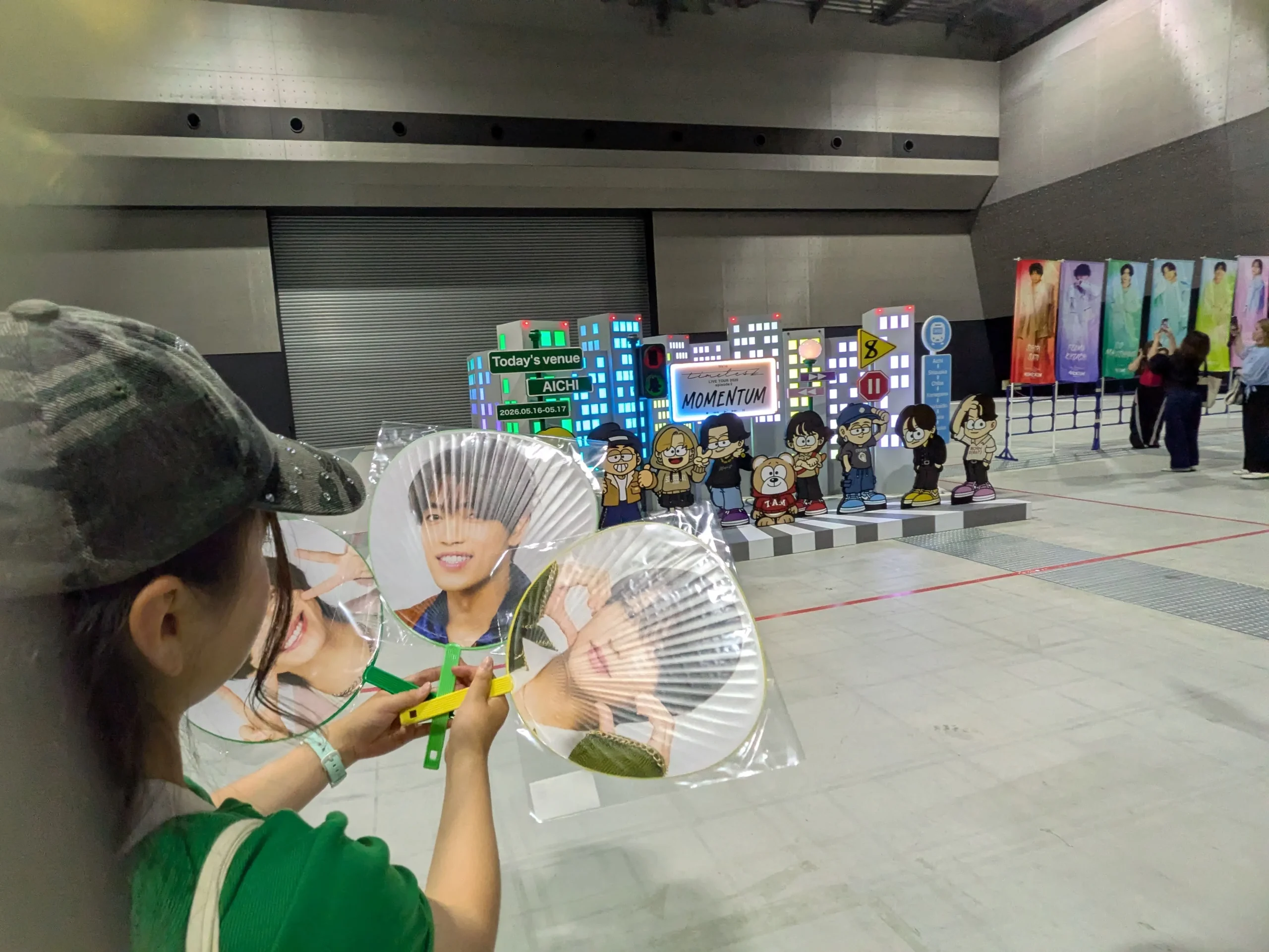 推しのうちわとディスプレイ